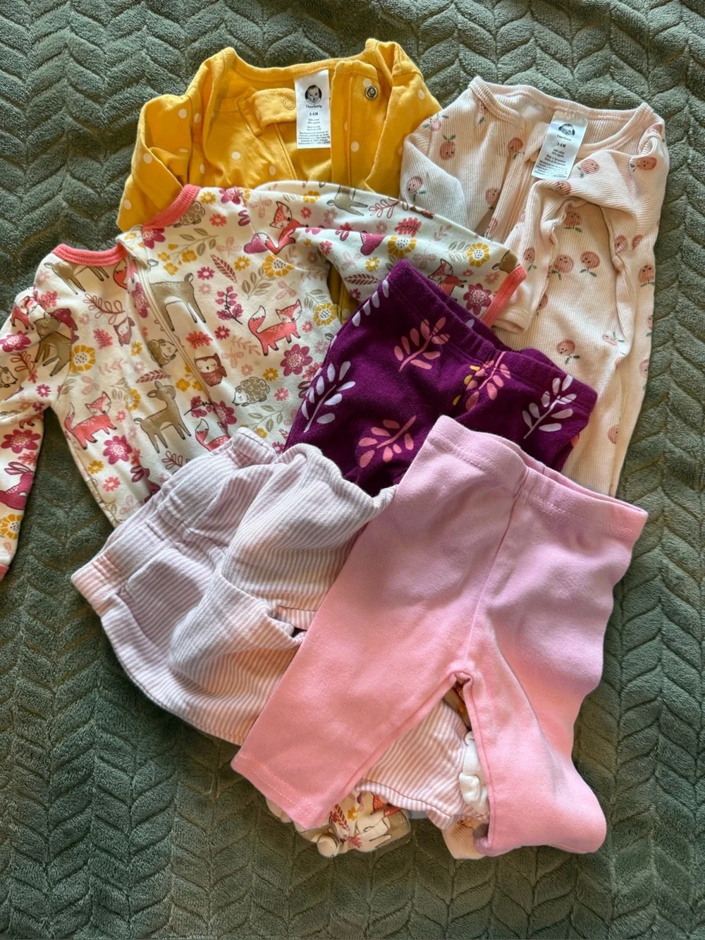 0-3 months-9mo Baby Girls Mixed Outfit/sleepers 20+ pieces